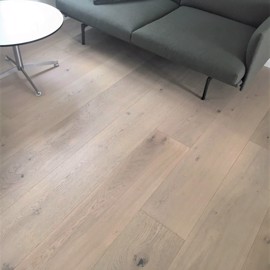 Ek White Borstat Rustik Vit Mattlack 260mm<br/ > Masterfloor Herregaardsplank Topklik